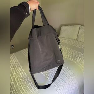 lululemon on my level 2.0 19L bag